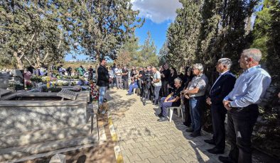 Tahsin Mertekçi mezarı başında anıldı