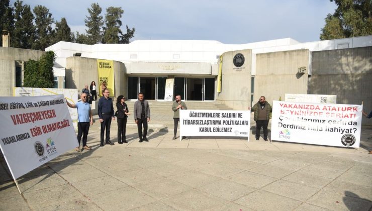 Öğretmenlerden Çavuşoğlu’na protesto