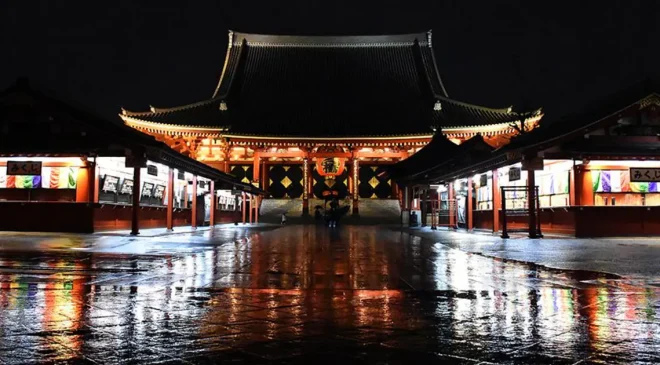 Adı efsanelerde geçiyor: Japonya’nın en eski tapınağı ziyaretçi akınına uğruyor