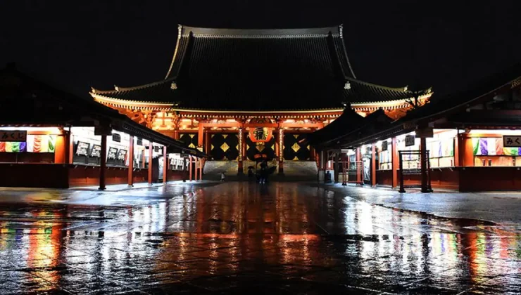 Adı efsanelerde geçiyor: Japonya’nın en eski tapınağı ziyaretçi akınına uğruyor