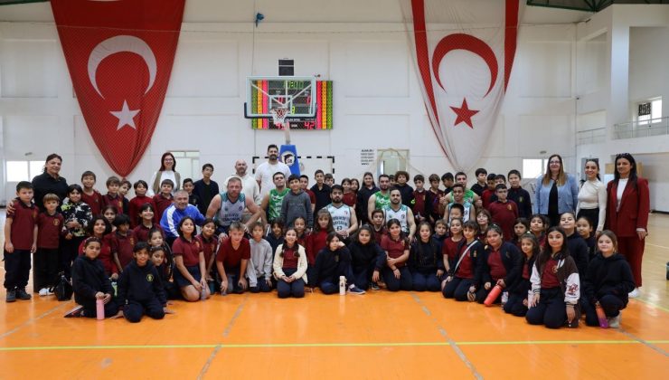 KKTC Vakıflar Tekerlekli Sandalye Basketbol Takımı İskele’de farkındalık maçına çıktı
