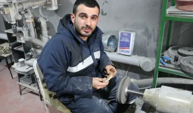 Sabırla, milim milim üretiyor. “Kızımın yüzünü unuttum” dedi