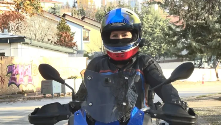 İspanya’dan motosikletle 4,5 günde geldi. Türkiye sınırında gözyaşlarını tutamadı