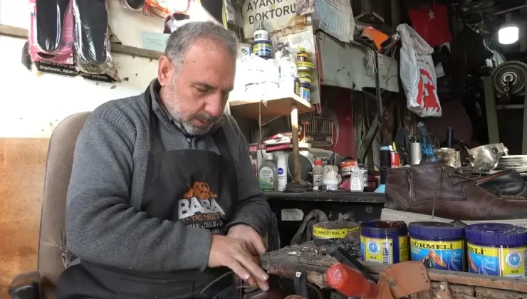 “Bir mesleğin olsun” öğüdüyle başladı. Ayakkabılara ömür katıyor
