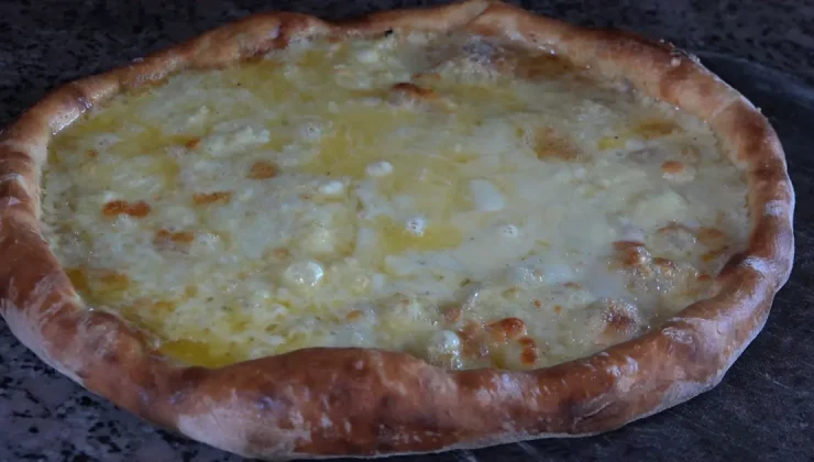 Kaçkar Dağları’nda beslenen hayvanların sütünden yapılan pide müşteriye özel yapılıyor