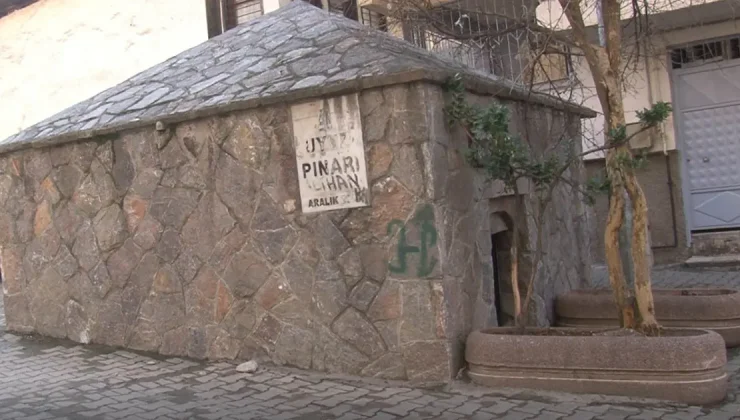 Tarihi çeşme asırlardır ayakta duruyor. Uyuz hastalığına şifa olduğu söyleniyor