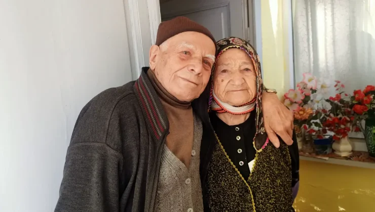 32 yıllık arabasını sattı, evladı gibi uğurladı