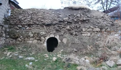 144 yıldır zamana direniyor. Tarihi yapı kaderine terk edildi