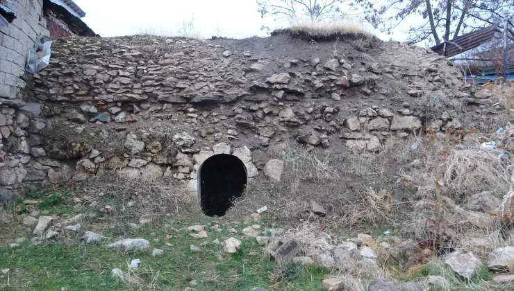 144 yıldır zamana direniyor. Tarihi yapı kaderine terk edildi