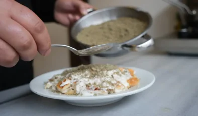 Fakirlikten ortaya çıkan yemek şimdi vazgeçilmez oldu. Simit ve kemik suyuyla hazırlanıyor