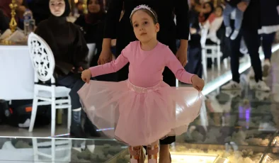 SMA’lı minik Asya bağımsız hareket edemezken, şimdi bale sahnelerinde