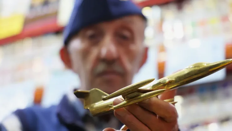 Pilotluk içinde ukde kaldı. 60 yılda 300’e yakın uçak maketi topladı