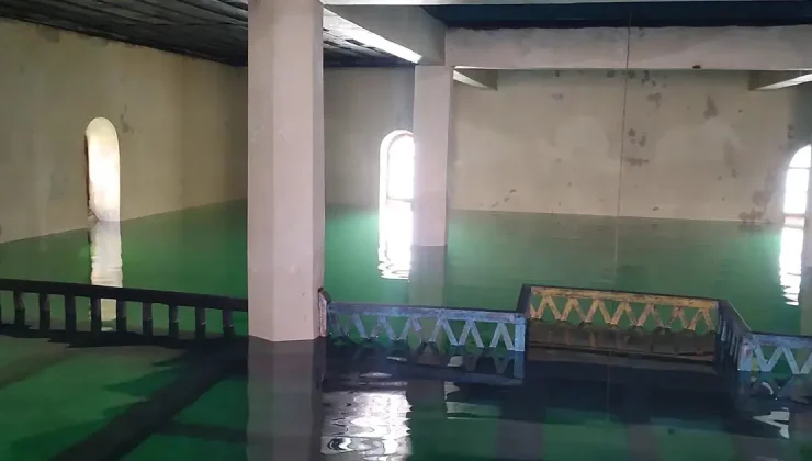 Sular çekilince gün yüzüne çıktı. Bir zamanlar köy camisiymiş