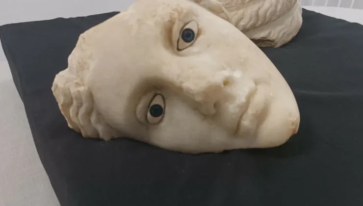 İzmir’de 2 bin 200 yıllık tanrıça başı bulundu