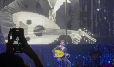 İstanbul’a geldi. Şarkıcı Saint Levant’tan “Özgür Filistin” çağrısı