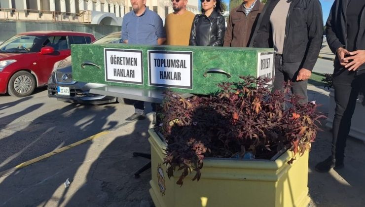 Öğretmenlerden tabutlu eylem