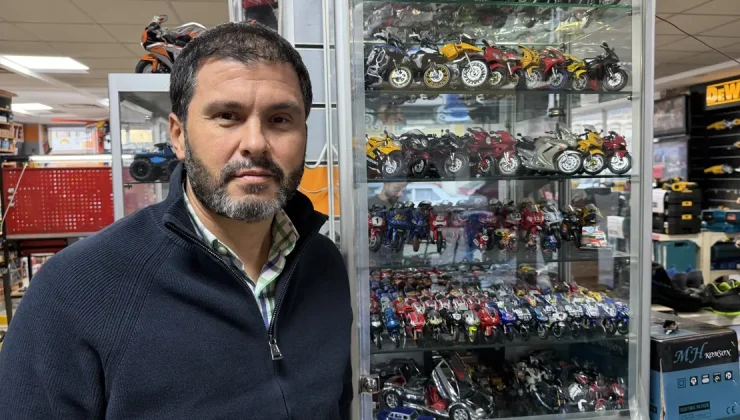 30 yıl biriktirdi şimdi hobisini sergiliyor. Hikayesi motosiklet maketiyle başladı