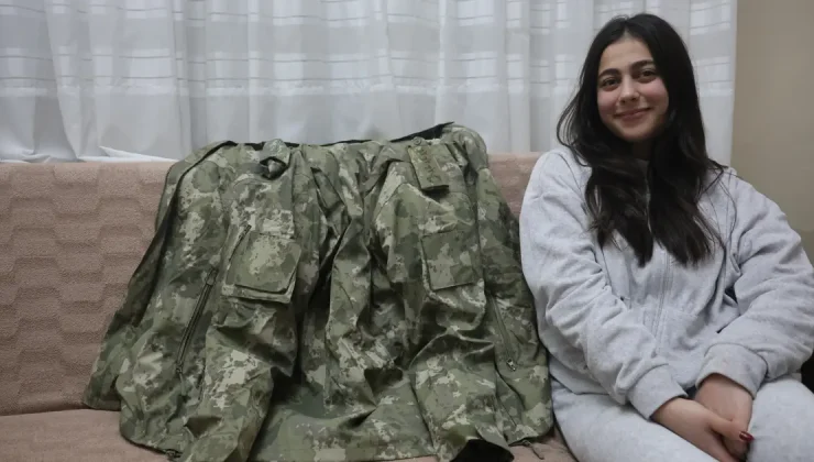 Depremde kendisine montunu veren albayla görüştü. 3 yıldır emanetini vermeyi bekliyor