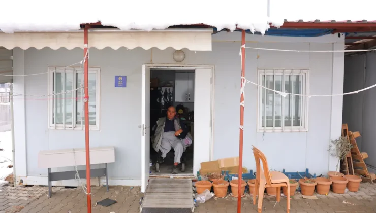Depremin 6’ncı günü enkazdan kurtuldu. Kolunu ve bacağını kaybetti ama "hala hayattayım" diyor