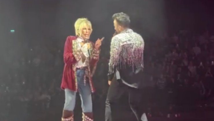 Tarkan’dan bir konser sürprizi daha. Pop müziğin iki starı düet yaptı