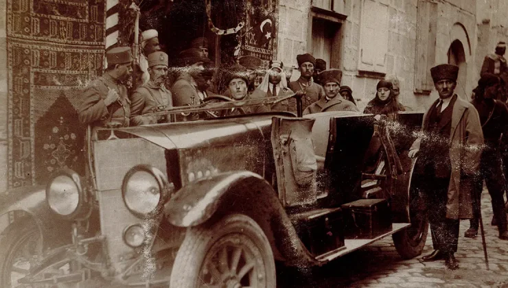 Atatürk’ün az bilinen 350 fotoğrafı yayınlandı, soyağacı bilgilerinin aslı da paylaşıldı