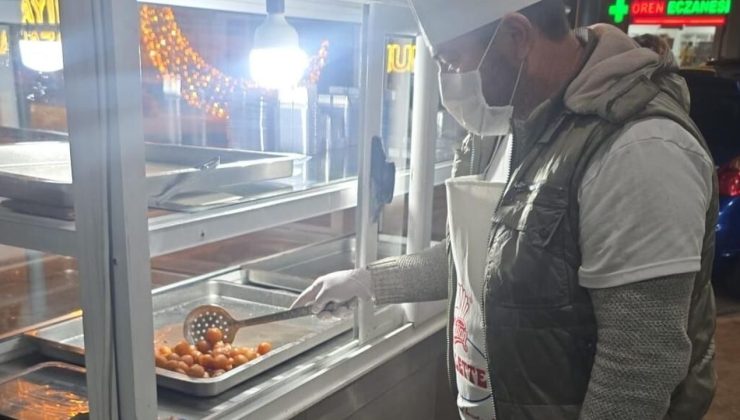 Gazimağusa Belediyesi seyyar tezgâhlarda lokma üretimi ve satışı yapan esnafı denetledi
