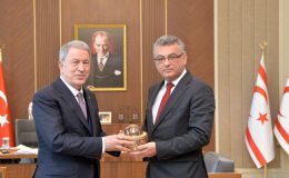 Cumhurbaşkanı Erhürman TBMM Milli Savunma Komisyonu Başkanı Hulusi Akar’ı kabul etti