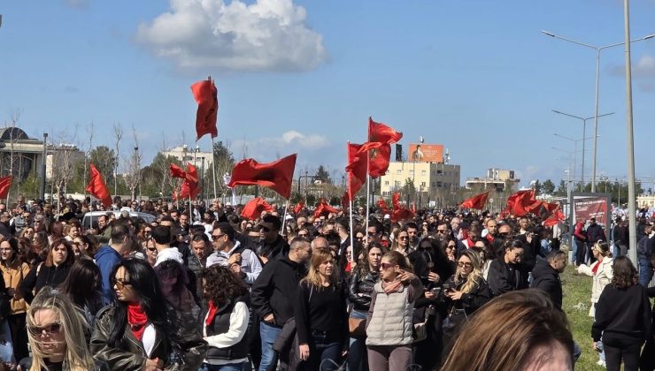 Sendikalar, hükümetin hayat pahalılığına ilişkin yasa tasarısı nedeniyle greve gitti
