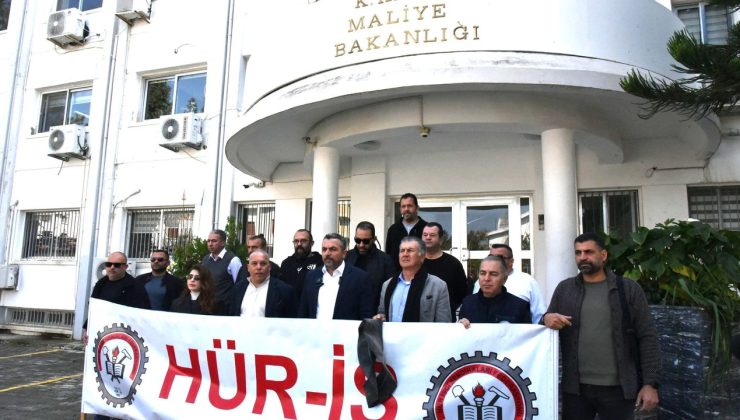 Hür-İş Federasyonu’ndan Maliye Bakanlığı önünde protesto eylemi