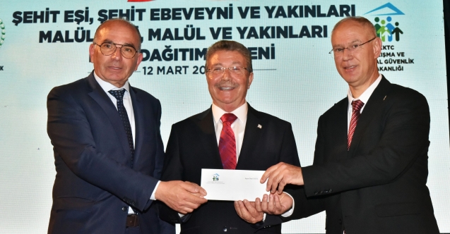 İlk kartı Üstel aldı