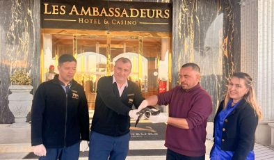 Yaralı kaplumbağa, Les Ambassadeurs’ta hayata tutundu