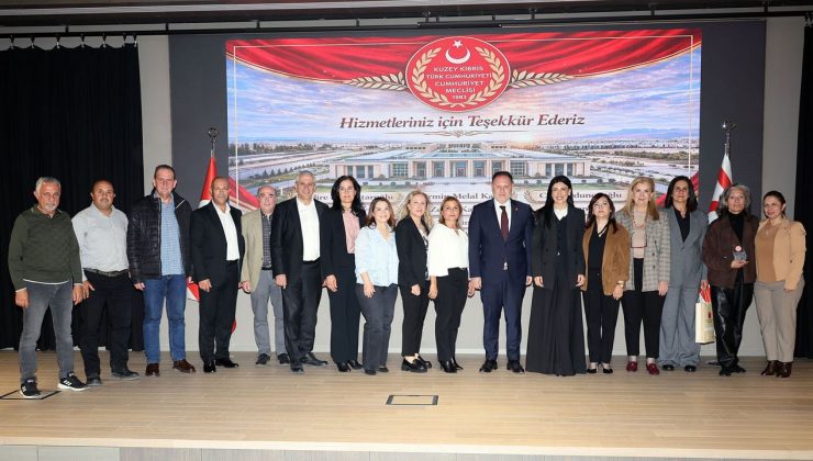 Cumhuriyet Meclisi’nde emekliye ayrılan personele hizmet plaketi verildi