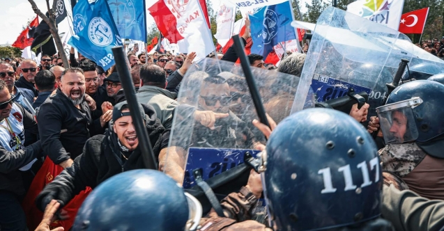 Meclis önünde arbede