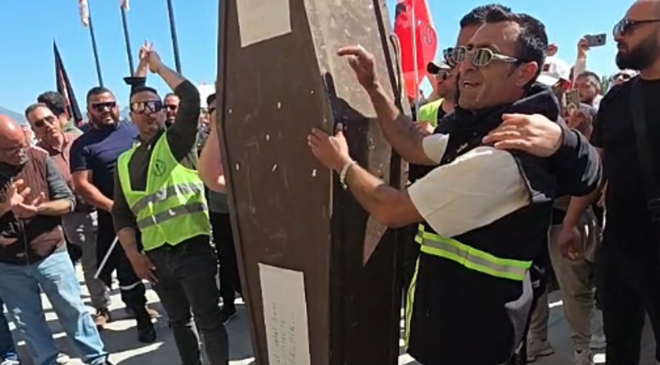 Mecliste tabutlu eylem