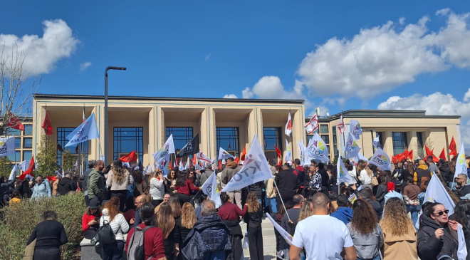 Sendikalar grevi askıya aldı