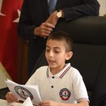 Milli Eğitim Bakanı Çavuşoğlu makamını Şht. Yalçın İlkokulu öğrencisi Hasan Basmaz’a devretti