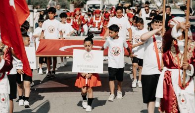 23 Nisan Ulusal Egemenlik ve Çocuk Bayramı…Değirmenlik Sadık Cemil Stadyumu’nda üç okulun katılımıyla tören düzenlendi