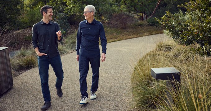 Apple’ın CEO’su Tim Cook görevden ayrılacak