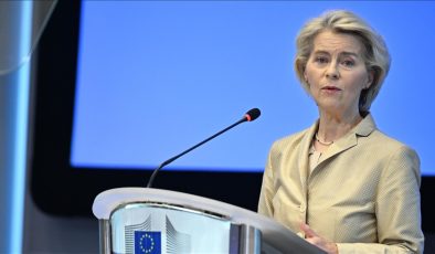 AB Komisyonu Başkanı von der Leyen, fosil yakıtlara bağımlılığın Avrupa’yı savunmasız hale getirdiğini belirtti