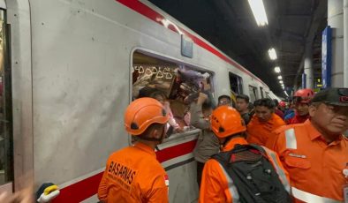 Endonezya’daki tren kazasında ölü sayısı 14’e yükseldi