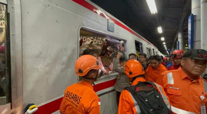 Endonezya’daki tren kazasında ölü sayısı 14’e yükseldi
