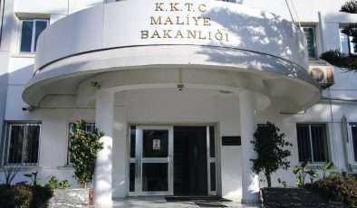 Ercan’da ele geçirilen kaçak telefonlar… Gümrük Dairesi: “Konu adli makamlara devredildi”