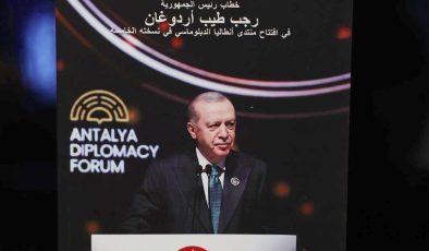 Erdoğan’ın Antalya Diplomasi Forumu’ndaki konuşması 3 dilde kitaplaştırıldı