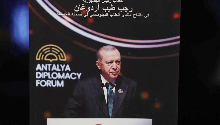 Erdoğan’ın Antalya Diplomasi Forumu’ndaki konuşması 3 dilde kitaplaştırıldı