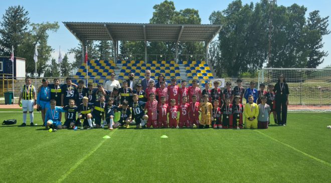 Geçitkale-Serdarlı Belediyesi 3. İlkokullar Arası Futbol Turnuvası düzenledi