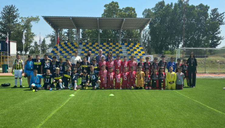 Geçitkale-Serdarlı Belediyesi 3. İlkokullar Arası Futbol Turnuvası düzenledi