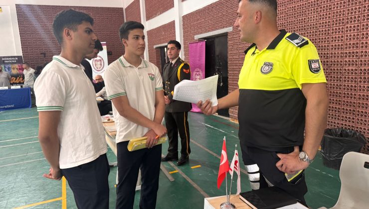 Girne Anafartalar Lisesi’ndeki kariyer gününde polis mesleği tanıtıldı