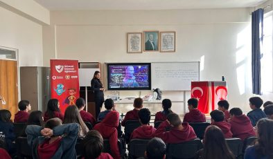 “Güvenli İnternet Eğitimleri” kapsamında bugüne kadar üç bin öğrenci eğitim aldı