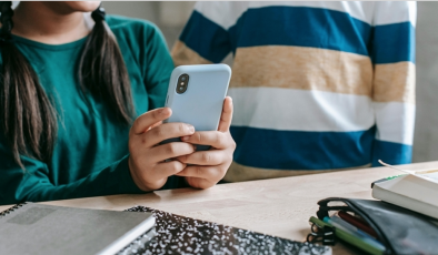 İngiltere, okullarda cep telefonu yasağını yasal hale getirecek