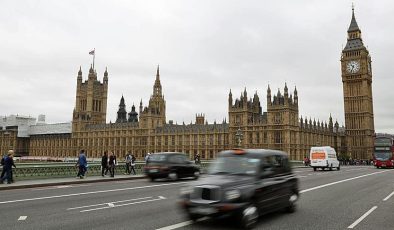 İngiltere’de 2009 sonrası doğanlara sigara satışı yasaklandı